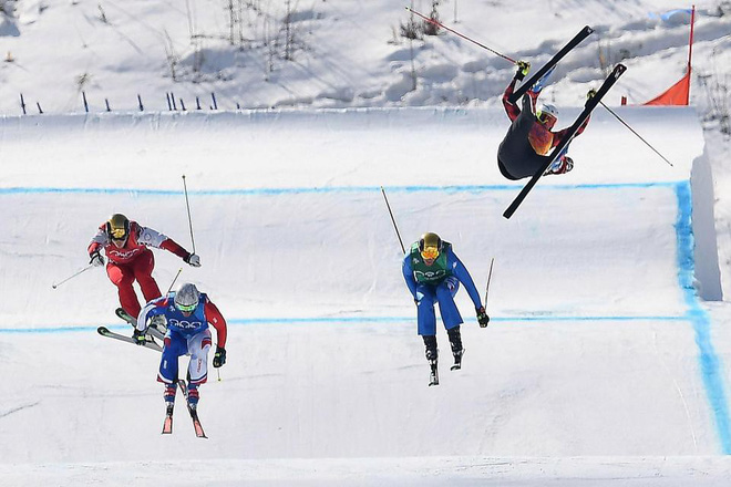 Rơi từ độ cao 30m, vận động viên trượt tuyết vỡ xương chậu ở Olympic mùa đông Rơi từ độ cao 30m, vận động viên trượt tuyết vỡ xương chậu ở Olympic mùa đông