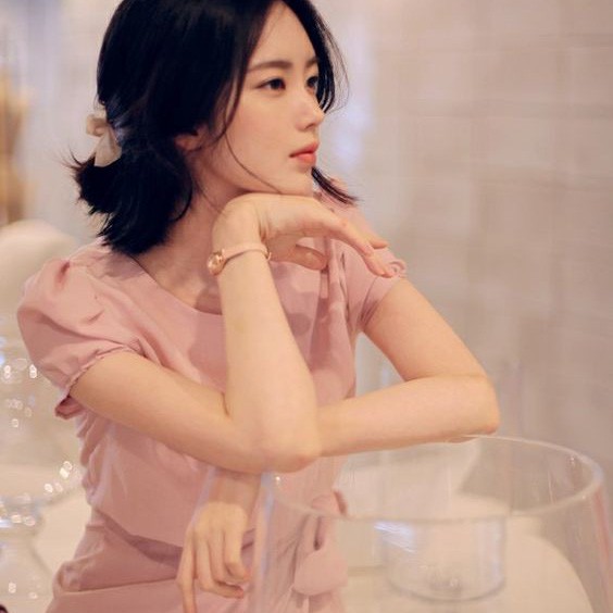 Hào hứng nhận quà tặng từ bạn trai, cô gái trẻ không ngờ sau đó là chuỗi ngày ngột ngạt đầy sợ hãi