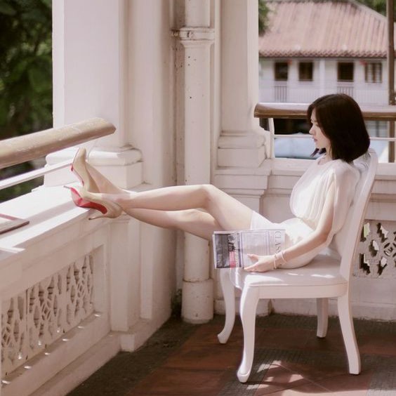 Hào hứng nhận quà tặng từ bạn trai, cô gái trẻ không ngờ sau đó là chuỗi ngày ngột ngạt đầy sợ hãi