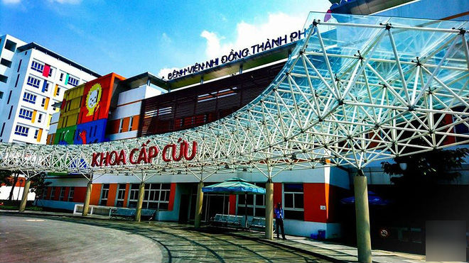 Vĩnh Long: Té xe điện tại khu vui chơi, bé trai 11 tuổi vỡ thanh quản nguy kịch