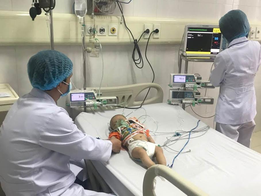 Cứu sống bệnh nhi 6 tháng tuổi đã ngừng tim