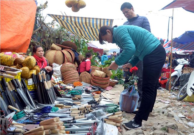 Chen chân mua may bán rủi ở chợ Viềng trước giờ khai hội