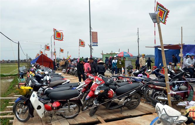 Chen chân mua may bán rủi ở chợ Viềng trước giờ khai hội