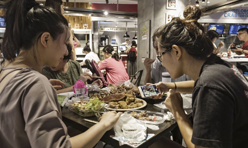 Người Trung Quốc chi 146 tỷ USD cho Tết Mậu Tuất