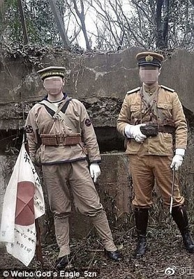 2 người TQ bị chỉ trích vì ăn mặc như phát xít Nhật