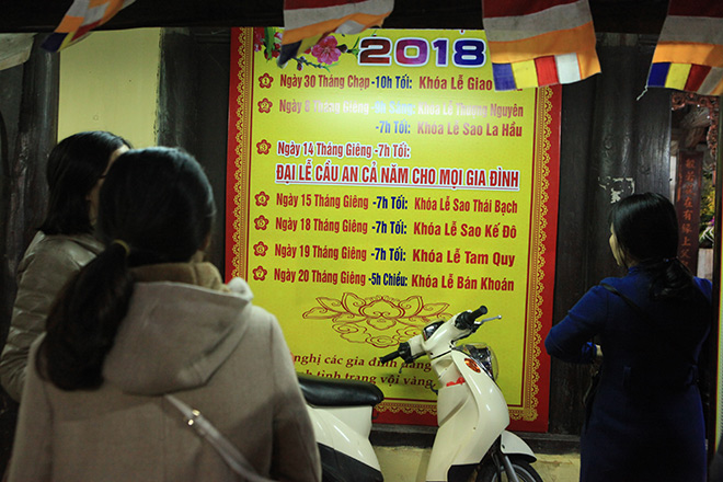 Sợ sao xấu chiếu mệnh, chen nhau đăng ký giải hạn ở chùa Phúc Khánh