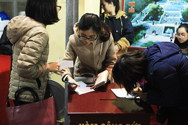 Sợ sao xấu chiếu mệnh, chen nhau đăng ký giải hạn ở chùa Phúc Khánh Sợ sao xấu chiếu mệnh, chen nhau đăng ký giải hạn ở chùa Phúc Khánh