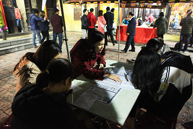 Sợ sao xấu chiếu mệnh, chen nhau đăng ký giải hạn ở chùa Phúc Khánh