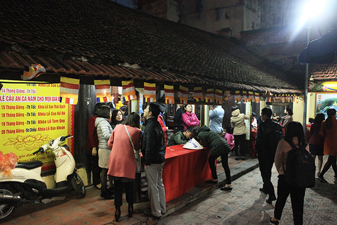 Sợ sao xấu chiếu mệnh, chen nhau đăng ký giải hạn ở chùa Phúc Khánh