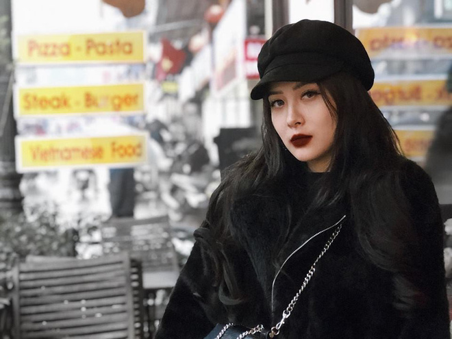 Lộ diện các cô em gái xinh như hot girl của ca sĩ Hương Tràm, một cô trong đó nổi đình đám mạng xã hội Lộ diện các cô em gái xinh như hot girl của ca sĩ Hương Tràm, một cô trong đó nổi đình đám mạng xã hội