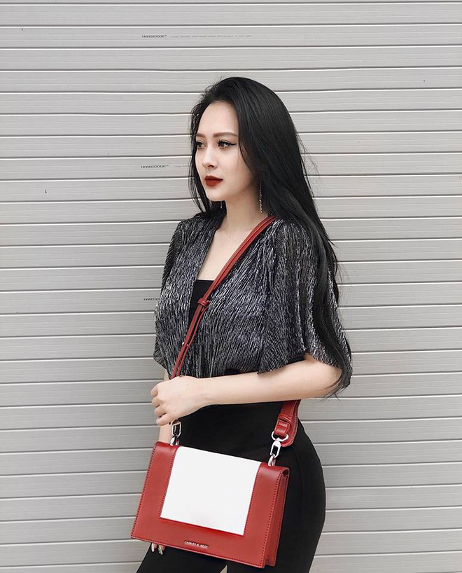 Lộ diện các cô em gái xinh như hot girl của ca sĩ Hương Tràm, một cô trong đó nổi đình đám mạng xã hội Lộ diện các cô em gái xinh như hot girl của ca sĩ Hương Tràm, một cô trong đó nổi đình đám mạng xã hội