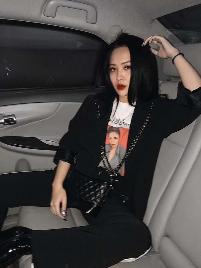 Lộ diện các cô em gái xinh như hot girl của ca sĩ Hương Tràm, một cô trong đó nổi đình đám mạng xã hội Lộ diện các cô em gái xinh như hot girl của ca sĩ Hương Tràm, một cô trong đó nổi đình đám mạng xã hội