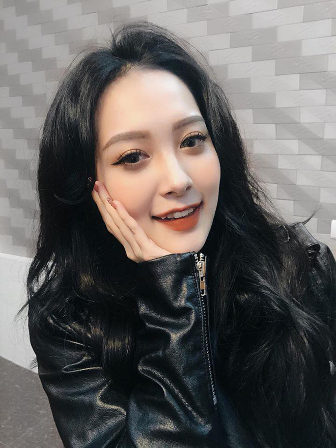 Lộ diện các cô em gái xinh như hot girl của ca sĩ Hương Tràm, một cô trong đó nổi đình đám mạng xã hội Lộ diện các cô em gái xinh như hot girl của ca sĩ Hương Tràm, một cô trong đó nổi đình đám mạng xã hội