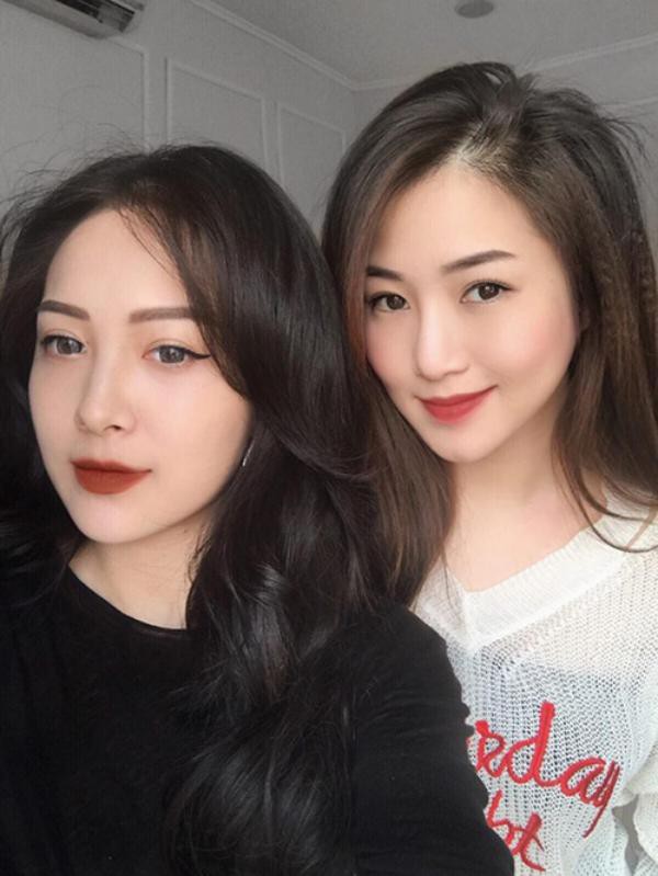 Lộ diện các cô em gái xinh như hot girl của ca sĩ Hương Tràm, một cô trong đó nổi đình đám mạng xã hội Lộ diện các cô em gái xinh như hot girl của ca sĩ Hương Tràm, một cô trong đó nổi đình đám mạng xã hội