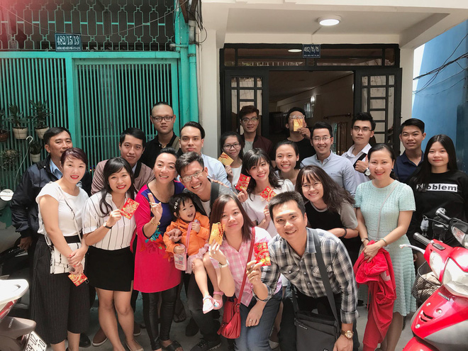 Tết đến thăm cô giáo cũ, phải làm bài kiểm tra 15 phút mới được nhận lì xì