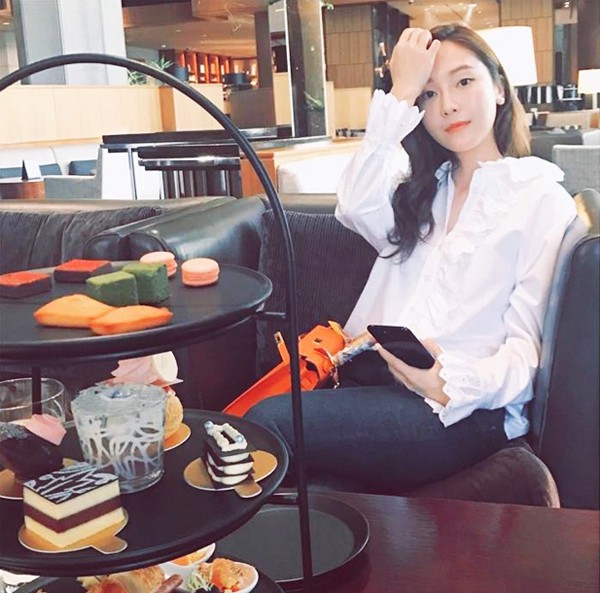 Tưởng là sến nhưng kiểu áo bèo nhún này lại được loạt sao Hàn đồng loạt lăng xê, và dự và sẽ rất hot trong thời gian tới