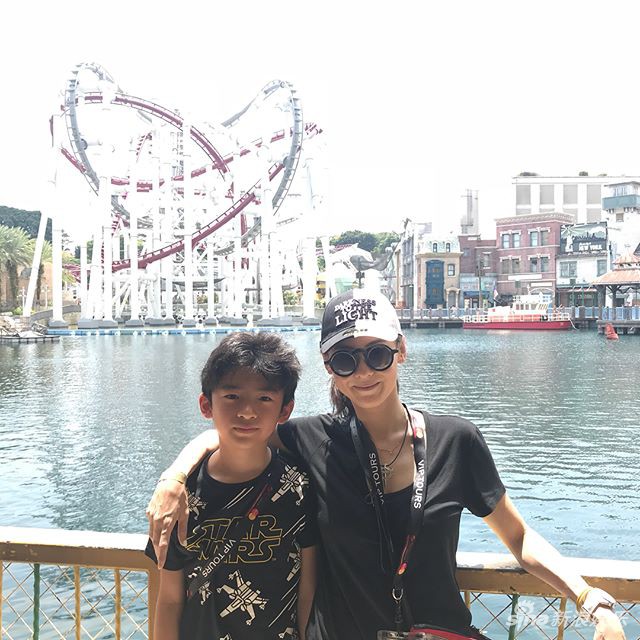 Quý tử nhà Tạ Đình Phong - Trương Bá Chi càng lớn càng đẹp trai và giống bố như đúc