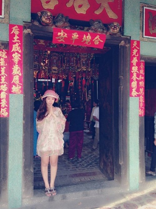 Tá hỏa vì thời trang đi lễ đầu năm không giống ai của mẹ bỉm sữa