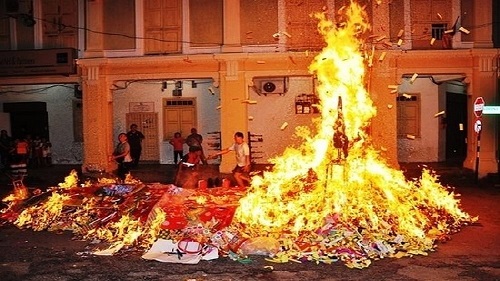 Thứ trưởng Bộ VHTTDL:Tôi ủng hộ đề nghị bỏ tục đốt vàng mã