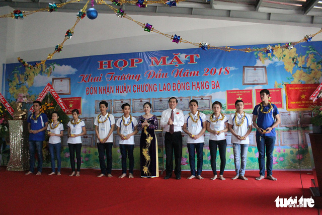 Công ty lì xì 500 chỉ vàng cho công nhân ngày khai trương đầu năm