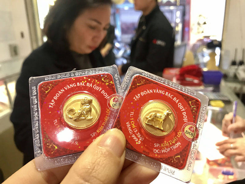 Dồn nhau đi mua vàng sớm: Lấy vía Thần tài trước ngày vì sợ ùn tắc