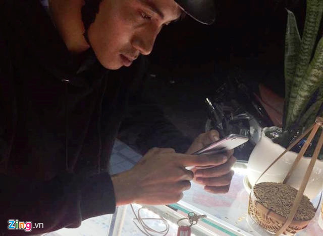 Camera nhận dạng nghi phạm cướp 2 iPhone ở miền Tây