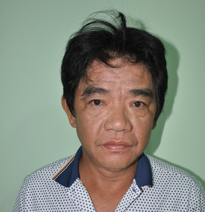 Chơi golf xong, người đàn ông cầm ly thủy tinh đâm bạn tử vong