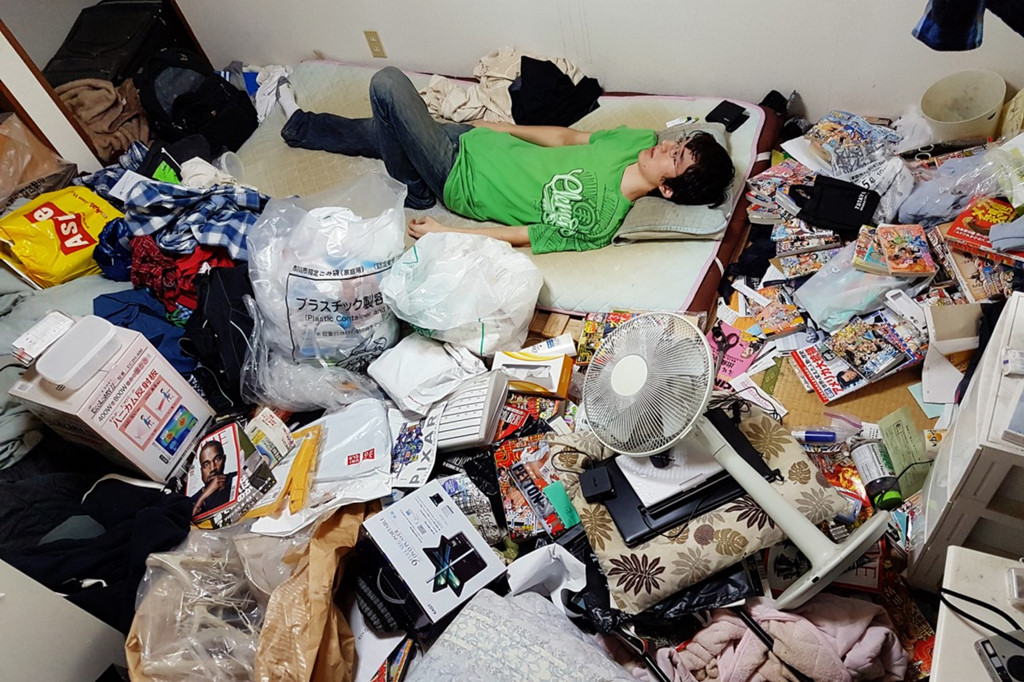 Cuộc sống của giới trẻ Nhật Bản trong phòng kín