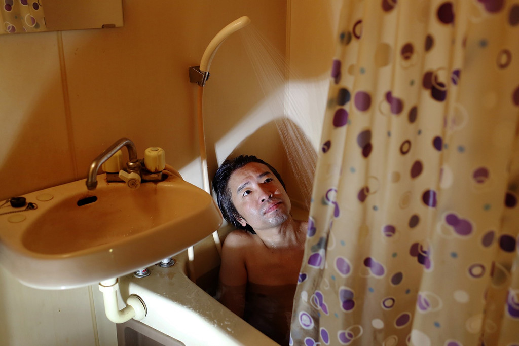 Cuộc sống của giới trẻ Nhật Bản trong phòng kín