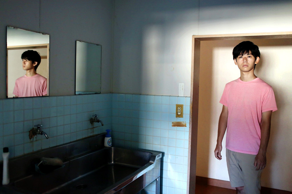 Cuộc sống của giới trẻ Nhật Bản trong phòng kín