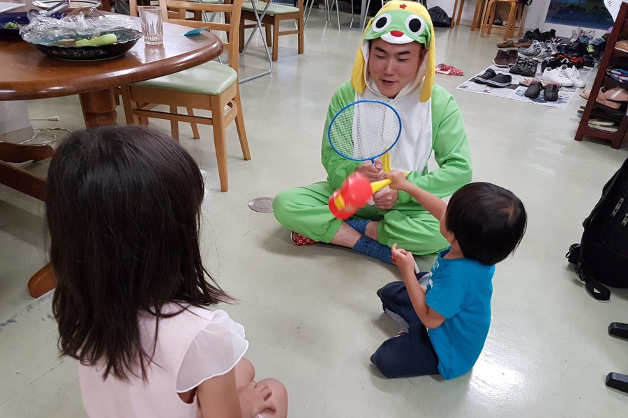 Cuộc sống của giới trẻ Nhật Bản trong phòng kín