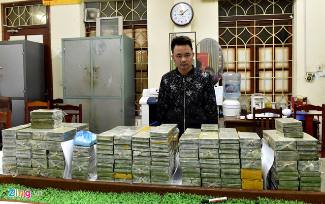 Kẻ vận chuyển 288 bánh heroin tông ôtô vào cảnh sát