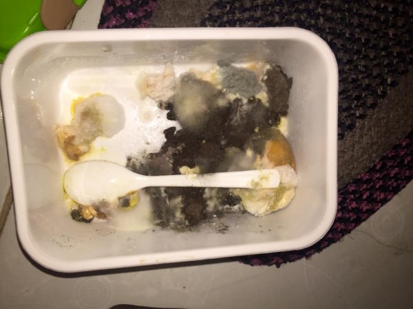 Lên phòng trọ sau kỳ nghỉ Tết, chàng trai ngỡ ngàng vì vật thể lạ xuất hiện giữa nhà