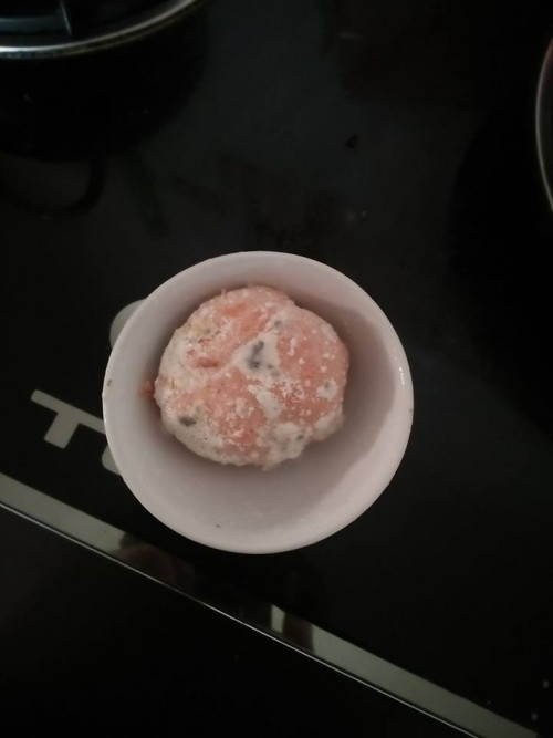 Lên phòng trọ sau kỳ nghỉ Tết, chàng trai ngỡ ngàng vì vật thể lạ xuất hiện giữa nhà