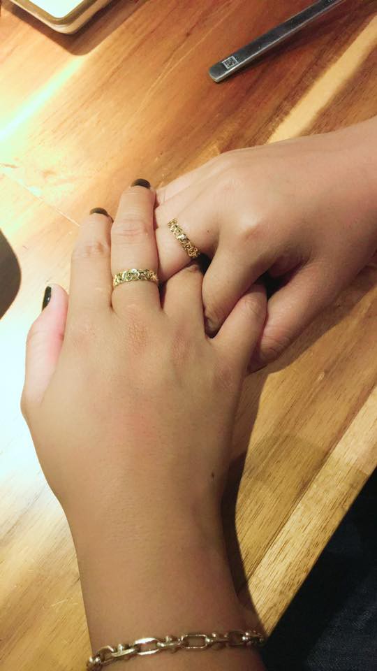 Ngày vía Thần tài, chị em đua nhau khoe vàng: Người ky cóp hàng chục triệu tự mua, người hân hoan được chồng tặng cho