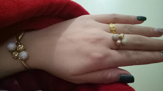 Ngày vía Thần tài, chị em đua nhau khoe vàng: Người ky cóp hàng chục triệu tự mua, người hân hoan được chồng tặng cho