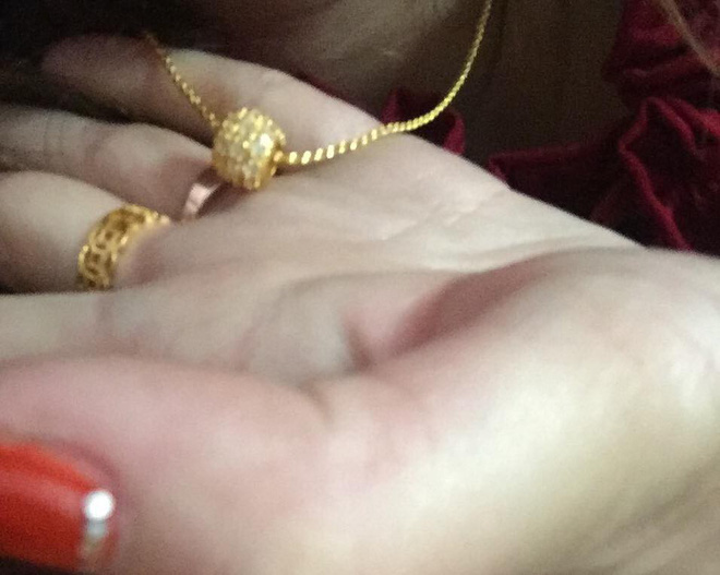 Ngày vía Thần tài, chị em đua nhau khoe vàng: Người ky cóp hàng chục triệu tự mua, người hân hoan được chồng tặng cho