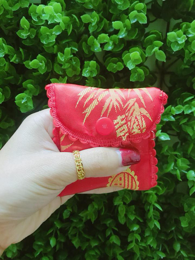 Ngày vía Thần tài, chị em đua nhau khoe vàng: Người ky cóp hàng chục triệu tự mua, người hân hoan được chồng tặng cho