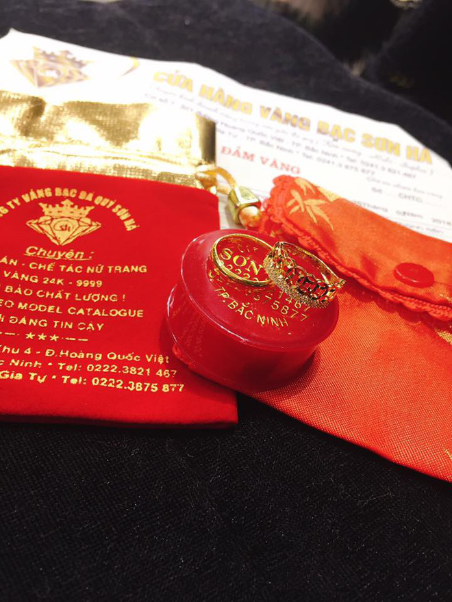 Ngày vía Thần tài, chị em đua nhau khoe vàng: Người ky cóp hàng chục triệu tự mua, người hân hoan được chồng tặng cho