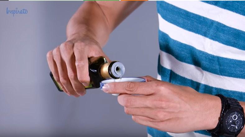 Mẹo bóc tem giá trên đồ dùng gia đình trong nháy mắt mà ít người biết Mẹo bóc tem giá trên đồ dùng gia đình trong nháy mắt mà ít người biết