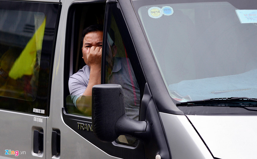 Đường lên Yên Tử tắc gần 4 km