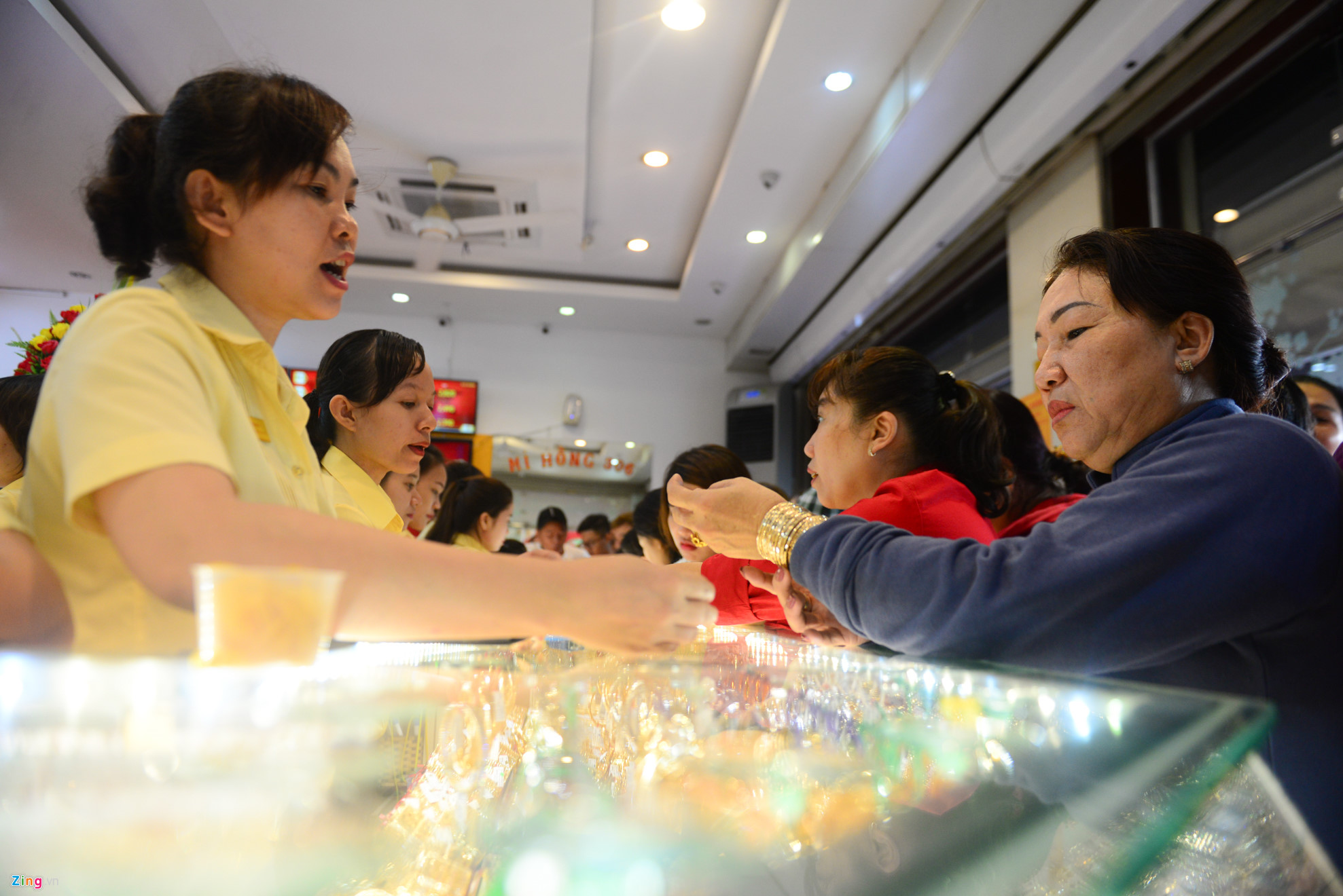 Cảnh chen chúc mua vàng ngày Thần Tài của người dân Sài Gòn