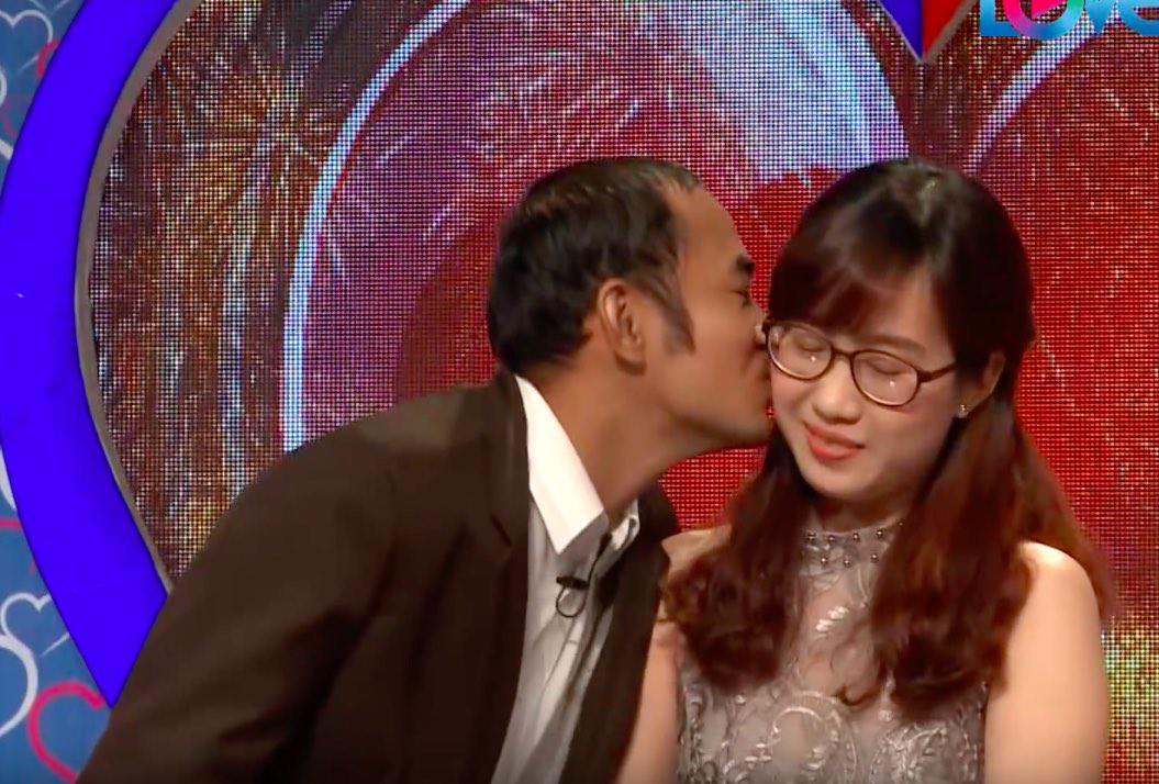 Bạn muốn hẹn hò: Chàng trai bị chê ở dơ, vừa gặp bạn gái đã đòi đẻ 4 đứa Bạn muốn hẹn hò: Chàng trai bị chê ở dơ, vừa gặp bạn gái đã đòi đẻ 4 đứa