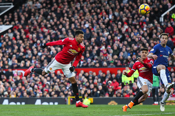 Lingard ăn mừng kiểu chiến binh báo đen sau khi xé lưới Chelsea