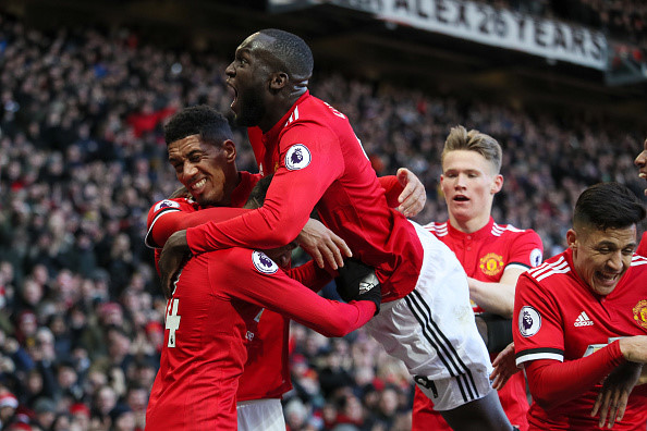 Lingard ăn mừng kiểu chiến binh báo đen sau khi xé lưới Chelsea