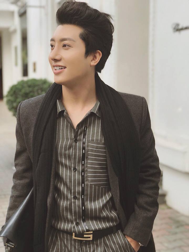 Nam bác sĩ sản khoa ở Hà Nội đẹp như tài tử điện ảnh gây sốt mạng