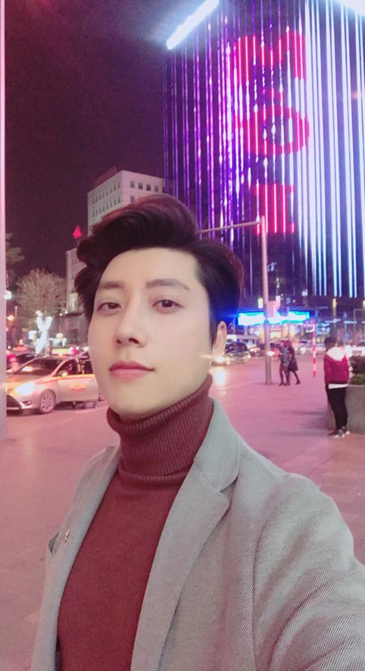 Nam bác sĩ sản khoa ở Hà Nội đẹp như tài tử điện ảnh gây sốt mạng