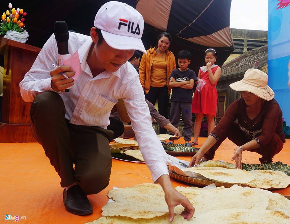 Rước sắc phong ở ngôi làng cổ hơn 500 tuổi