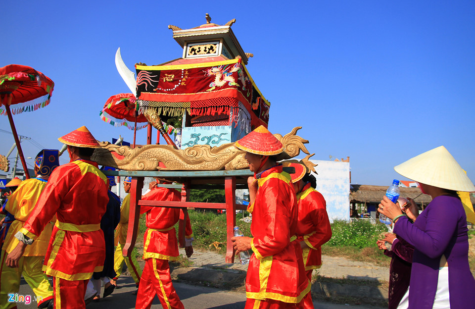 Rước sắc phong ở ngôi làng cổ hơn 500 tuổi