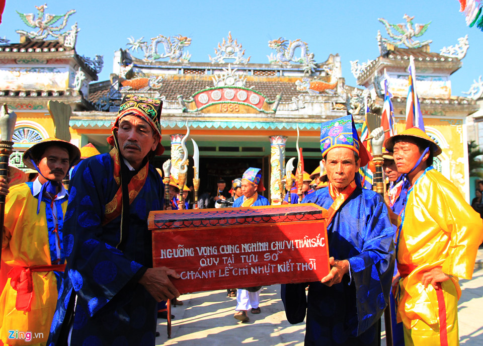 Rước sắc phong ở ngôi làng cổ hơn 500 tuổi